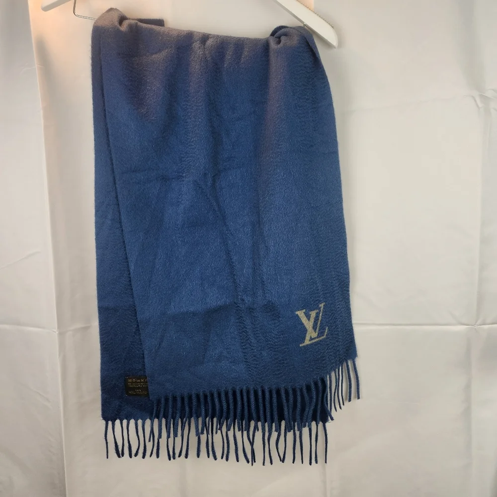 Louis Vuitton thick cashmere logo scarf in EUC - Picture 9 of 9